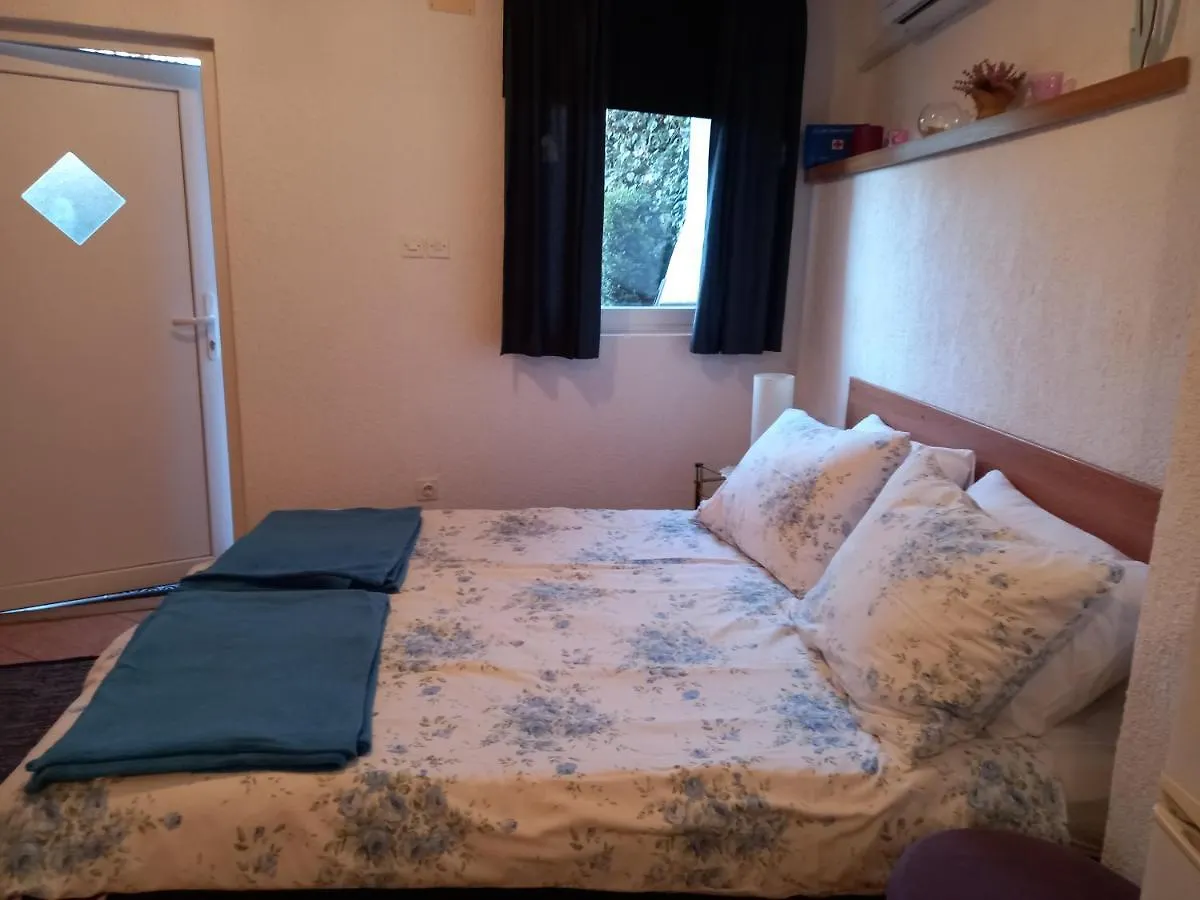 Studio Ana Apartment Selce