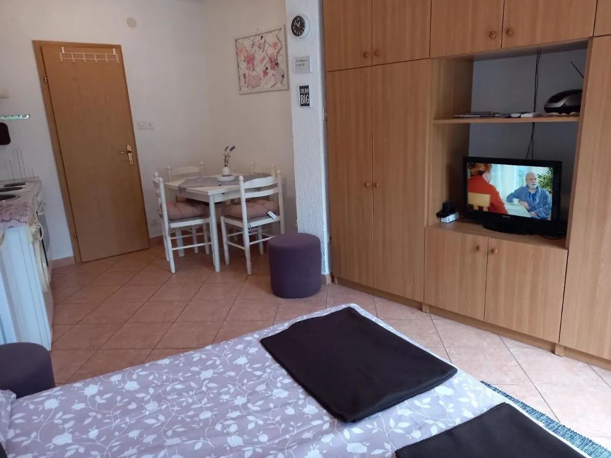 Apartment Studio Ana
